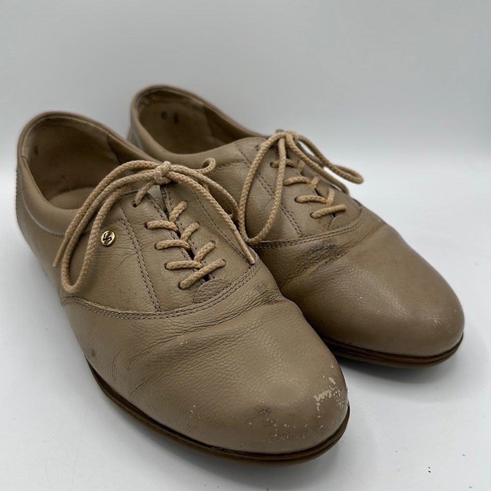 Easy Spirit Esmotion tan Oxford shoes, size 6